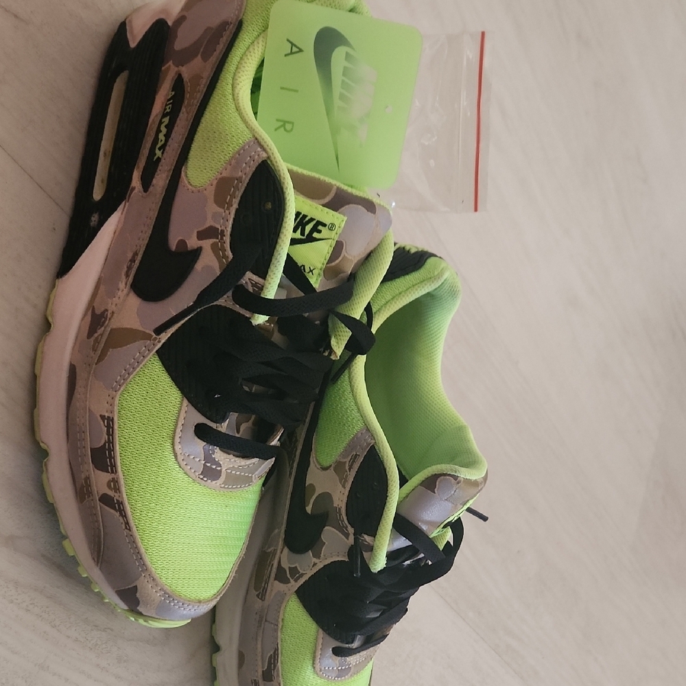 Nike Men' Air Max Camo Neon Green Sneakers - Picture 2 of 8